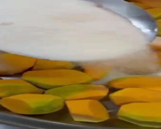 Üzerine toz şekeri serpiştirin.